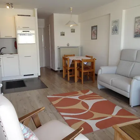 Seawind 503 With Frontal Sea View Apartment Nieuwpoort